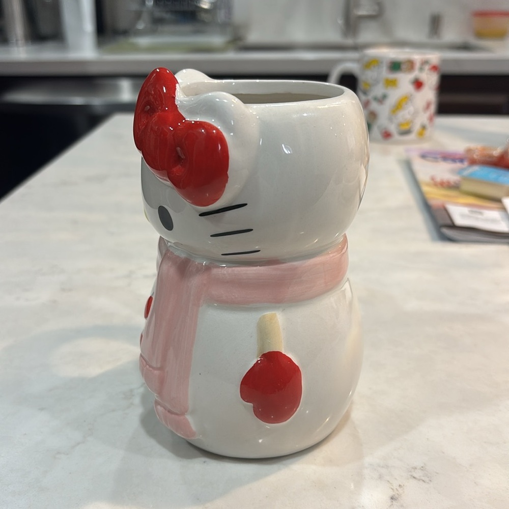 Snowman Hello Kitty Mug - Picture 4 of 6